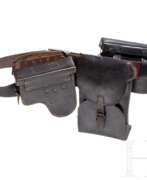 Accessories. Koppel der Wehrmacht mit zwei MG 08 - Ersatzschlosstaschen und einer MG 08 - Werkzeugtasche