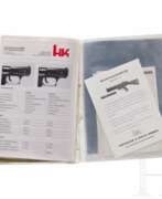 Catalogue des produits. Heckler & Koch, Konvolut aus Sticker, Prospekten und Bedienungsanleitungen