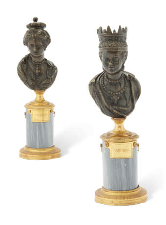 A PAIR OF FRENCH PATINATED-BRONZE, ORMOLU AND BLEU TURQUIN BUSTS - Foto 2