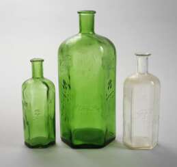 Drei historische Apothekerflaschen