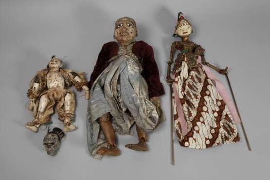 Drei historische Marionetten - Foto 1