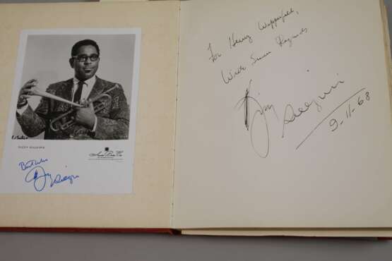 Zwei Autographenbücher High Society - Foto 17