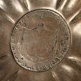 Barocke Silberschale mit Münze - Foto 3