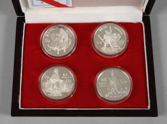 Vier Silbermünzen China - фото 1
