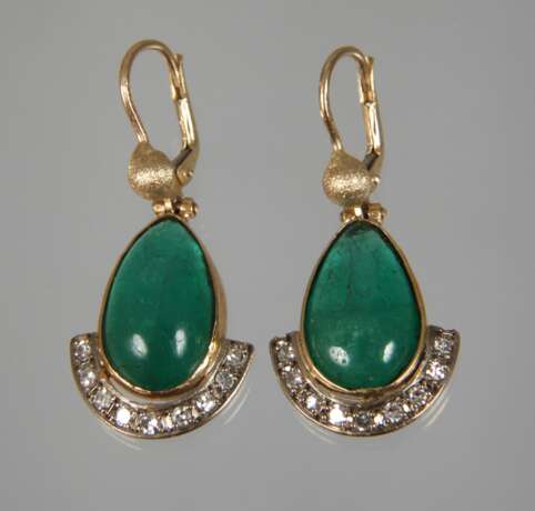 Paar Ohrhänger mit Smaragden und Diamanten - photo 2