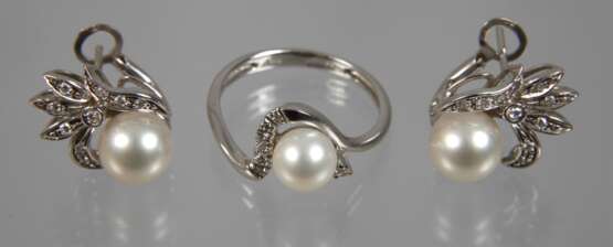 Paar Ohrstecker und Ring mit Perlen und Brillanten - photo 1
