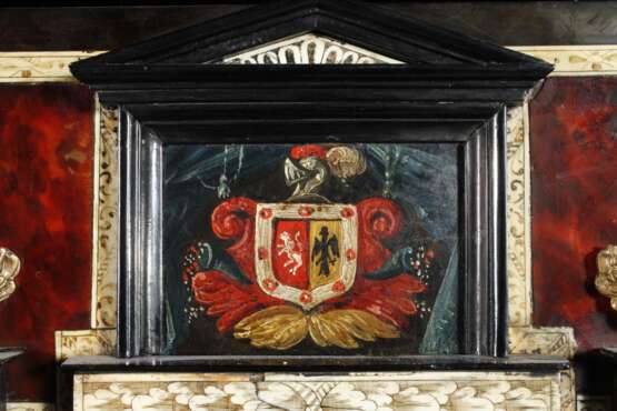 Feiner Kabinettschrank im Renaissancestil - photo 6