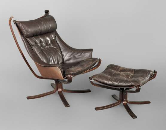 "Falcon-Chair" mit Ottomane - photo 1