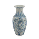 Blau-weisse Vase. CHINA, 20. Jahrhundert. - фото 2
