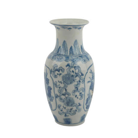 Blau-weisse Vase. CHINA, 20. Jahrhundert. - Foto 2