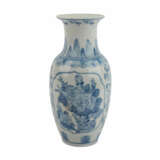 Blau-weisse Vase. CHINA, 20. Jahrhundert. - Foto 3