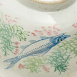 Porzellanschüssel mit Fischmalerei. ASIEN, 20. Jahrhundert. - Foto 4