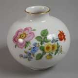 Meissen drei Deckeldosen und Vase Blumenmalerei - photo 4