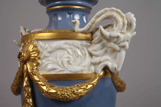 Deckelvase im Louis-XVI.-Stil - Foto 4