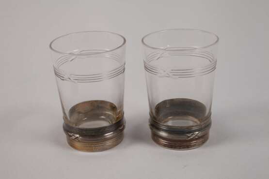 Zwei Karaffen und acht Gläser mit Silberfuß - photo 4