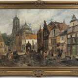 Maler des 20. Jh. "Altstadtansicht mit Kirche und Personenstaffage", Öl/Lw., unleserlich sign. u.r., 70x100 cm, Rahmen - photo 1