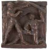 Rössler, Walter (1904 Kiel-1996 Preetz), Bronzerelief "Zwei männliche Akte", unter dem Sockel signiert und datiert 1950 12,3x12x3 cm (studierte u.a. auf Burg Giebichenstein in Halle bei Gerhard Marcks) - Foto 1