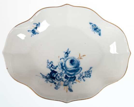 Meissen-Gebäckschale, Blaue Blume mit Goldgräsern, Goldrand berieben, 2. Wahl, Vierpaßform, 19x14,5 cm - photo 1