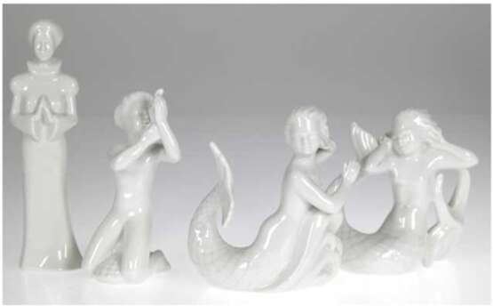 4 Porzellanfiguren, Rörstrand, weiß, dabei Nixe mit Seestern, Nixe auf Wellenkamm, Betende und Kniende mit Muschel, H. 12,5 bis 18 cm - photo 1