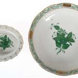 2 Teile Herend, Apponyi, grün, dabei ovales Schälchen mit durchbrochenem Korbrand, 3x10x7 cm und rundes Schälchen, H. 3 cm, Dm. 13,5 cm - фото 1
