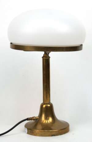 Art Deco-Tischlampe, Bauhaus um 1930, Strindberg-Lampe, Messing-Fuß, Milchglasschirm, funktionstüchtig, H. 40 cm, Dm. 27 cm - Foto 1