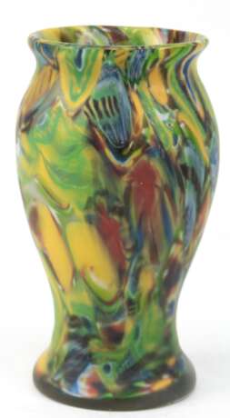 Jugendstil-Vase, Dänemark, Glas, Abriß, Innenfang mit farbigen Einschmelzungen, Innenrand mit min. Abplatzung, H. 15,3 cm - photo 1