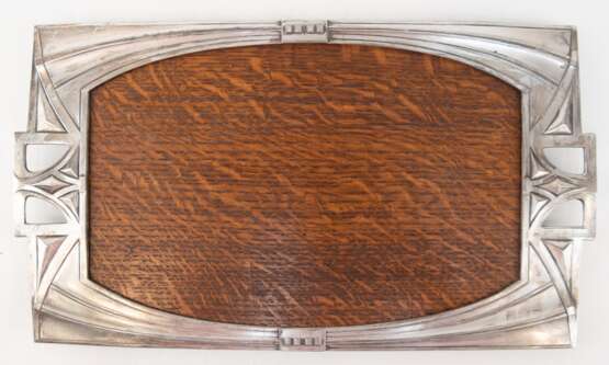 Jugendstil-Tablett im Stil von Peter Behrens, WMF, Zinn versilbert, Holzboden, auf 4 kleinen Kugelfüßen, 38x22 cm - photo 1