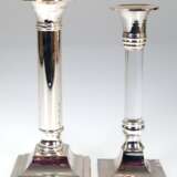 2 Kerzenhalter, 1-flammig, versilbert, 1x Schaft mit farblosem Kunststoffeinsatz, H. 18,5 cm und 19 cm - Foto 1