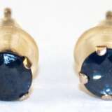 Paar Ohrstecker, WG 10 kt. (416er), blaue Saphire ca. 4 mm Durchmesser, Silikonaufstecker - Foto 1