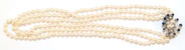 Perlen-Collier, 3-reihig, 585er WG-Schließe mit 2 Perlen, 10 Saphiren und 6 Brillanten in Krappenfassung besetzt, Perlen-Dm. 5 mm, L. ca. 37 cm
