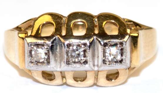 Ring, 585er GG, in Reihe besetzt mit 3 Brillanten von zus. ca. 0,09 ct., ges. 2,48 g, RG 50 - Foto 1