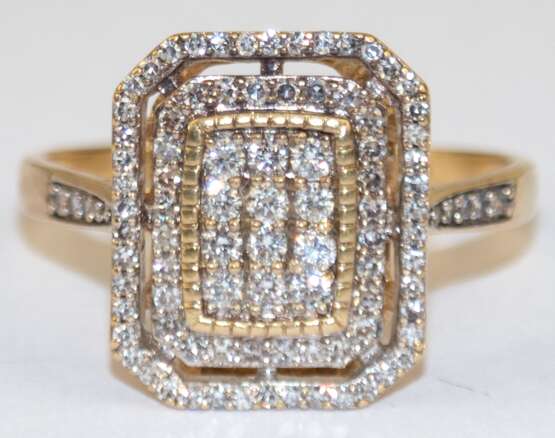 Brillant-Ring, 750er GG/WG, durchbrochener achteckiger Ringkopf und Schultern mit 97 kl. Diamanten besetzt, ges. 2,8 g, RG 54 - photo 1