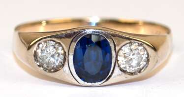 Ring, GG 585, 4,0 g, blauer Saphir, 2 Brillanten zus. ca. 0,40 ct, RG 60, Innendurchmesser 19,1 mm