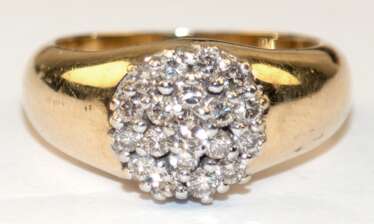 Ring, 585er GG, ausgefasst mit 19 Brillanten von zus. ca. 0,38 ct., ges. 7,45 g, RG 51