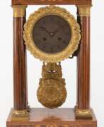 Uhren. Portaluhr, Frankreich um 1850, Nußbaum reich intarsiert, Bronze-Pendel und - Lünette, 1/2-Stundenschlag auf Glocke, 8-Tage-Werk, funktionstüchtig, 50x26x16 cm