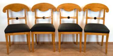 4 Biedermeier-Stühle, Obstholz, verstrebte Rückenlehne z.T. ebonosiert, Gebrauchspuren, 82x42x48 cm