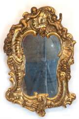 Spiegel im Barockstil, goldfarbener Stuckrahmen mit floralem und figürlichem Relief, 2 Risse, ges. 56x37 cm