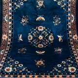 Teppich, China, blaugrundig, mit hellem Floralmuster und Schmetterlingen, 280x190 cm - Foto 1