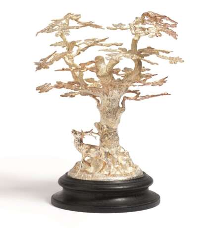 Germany. EXTRAORDINARY SILVER HUNTING CENTRE PIECE WITH STAG UNDER A LARGE OAK TREE - photo 1
