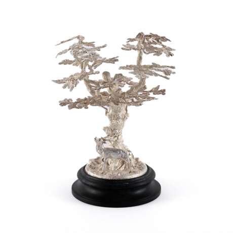 Germany. EXTRAORDINARY SILVER HUNTING CENTRE PIECE WITH STAG UNDER A LARGE OAK TREE - фото 2