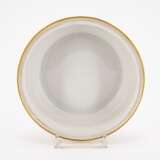 Royal Kopenhagen. 18 PIECES FROM A PORCELAIN DINNER SERVICE 'FLORA DANICA' - photo 18