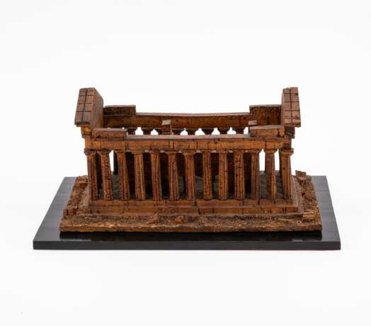 Italy. 'GRAND TOUR' CORK MODEL OF AN ANCIENT TEMPLE IN PAESTUM - photo 3