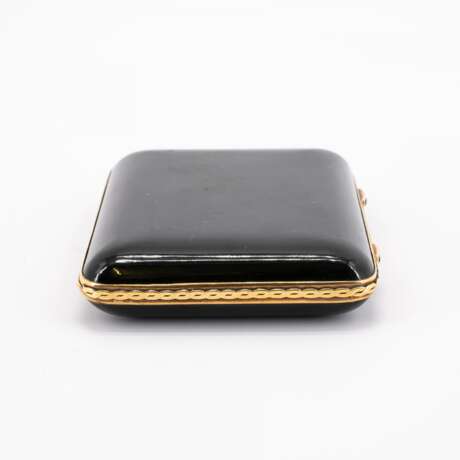 Carl Mayr. EXCEPTIONAL NEPHRITE CIGARETTE CASE WITH GOLD MOUNTING - photo 2