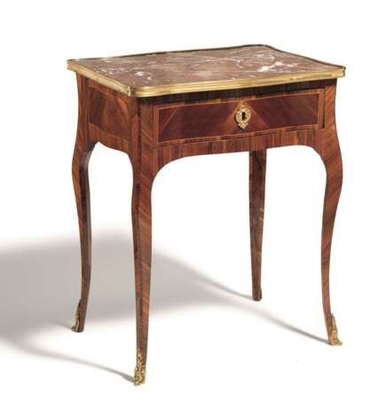 Pierre Roussel. Kleiner Tisch Louis XV - Foto 1