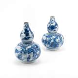 PAIR OF PROCELAIN CALABASH VASES - photo 2