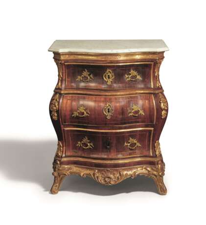 Copenhagen. SMALL ROCOCO WALNUT CHEST OF DRAWERS - photo 1