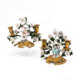 Meissen und Frankreich. BRONZE AND PORCELAIN PAIR OF TWO-LIGHT CANDLESTICKS WITH COLUMBINE AND HARLEQUIN - photo 2