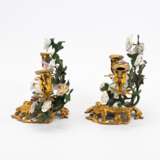 Meissen und Frankreich. BRONZE AND PORCELAIN PAIR OF TWO-LIGHT CANDLESTICKS WITH COLUMBINE AND HARLEQUIN - photo 3