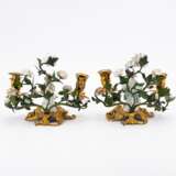 Meissen und Frankreich. BRONZE AND PORCELAIN PAIR OF TWO-LIGHT CANDLESTICKS WITH COLUMBINE AND HARLEQUIN - photo 4