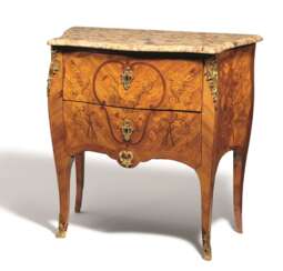 Paris. Small chest of drawers with floral inlays Louis XV